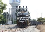 NS 4020 leads train 351 into the yard